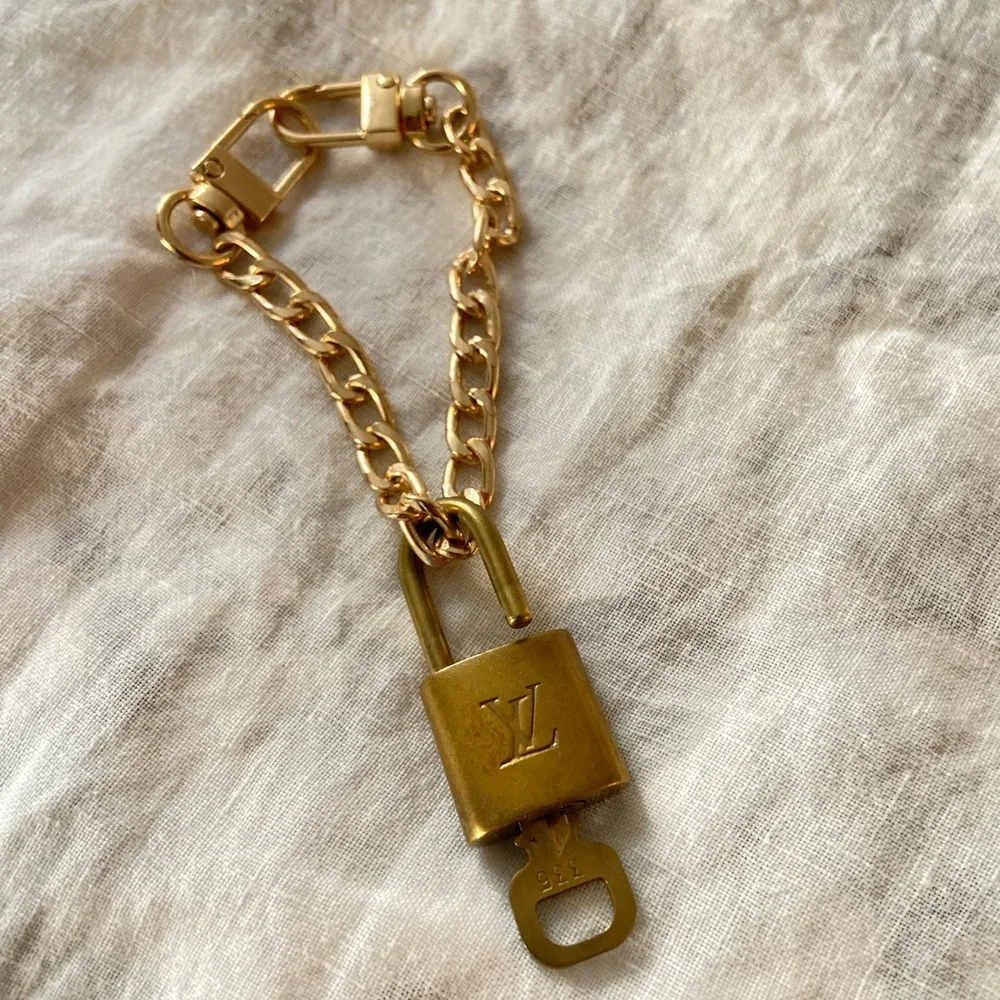 *SOLD*Louis Vuitton Lock and Key 335 with Bracelet Chain - Picture 5 of 9